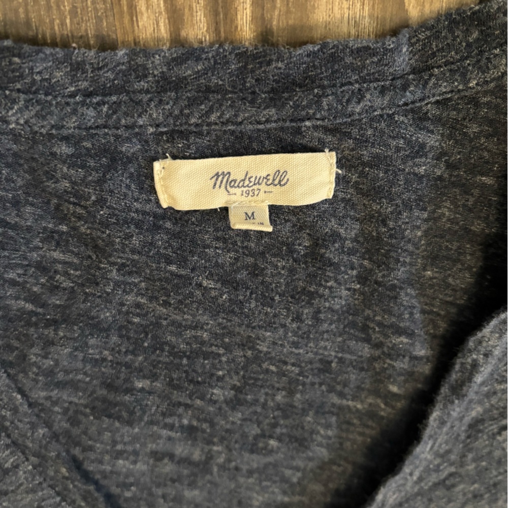 Madewell Sz. M Charcoal Whisper Cotton V-Neck Pocket Tee - Style 04346 - Picture 3 of 5
